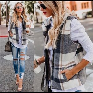 Vici Redding Plaid Vest- size small